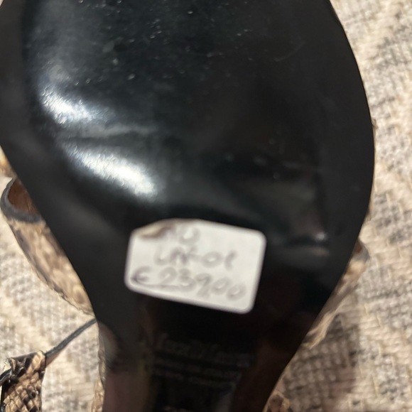 📌 Listing Title:
Vintage Max Mara Snakeskin Heels | Made in Italy | Size 37 - Picture 6 of 6